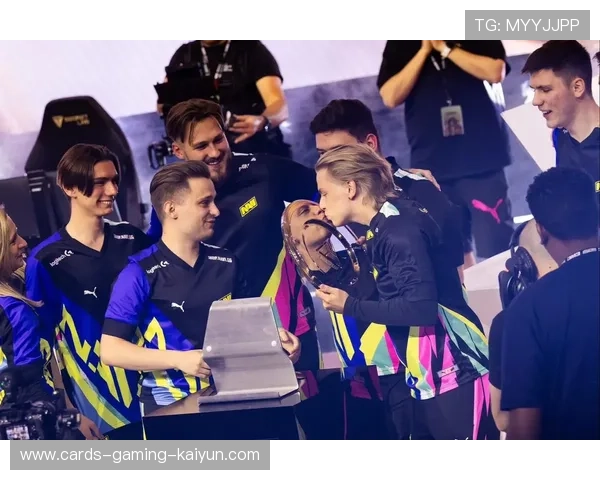 电竞CS2进攻方完美分配燃起胜机全员欢呼